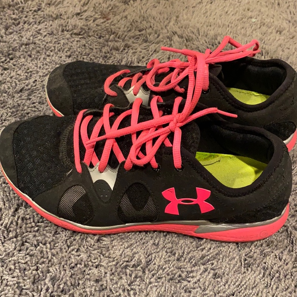 Under armor black and pink sneakers size 9.5